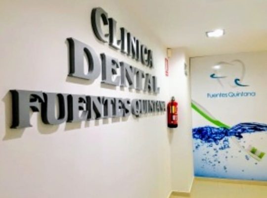 A la ENTRADA A LA CLINICA Imagen 3